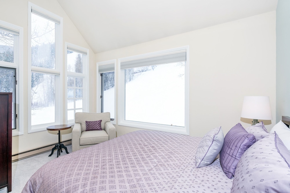 Etta Place Too 113 by Avantstay Close to Town The Slopes In Complex w Communal Pool Hot Tub