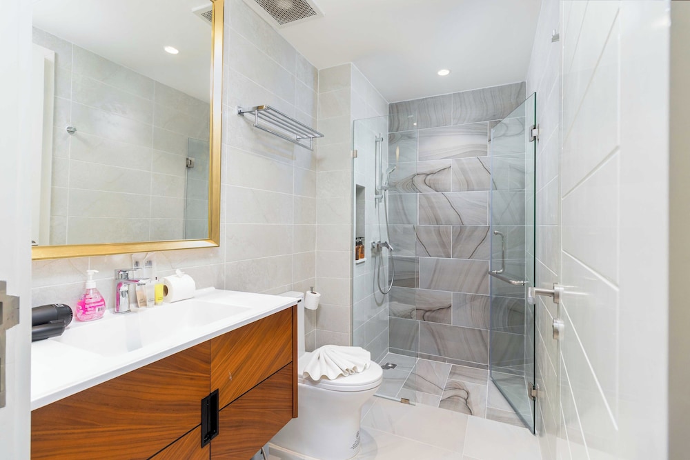 City1BR Condo Pool Gym C261