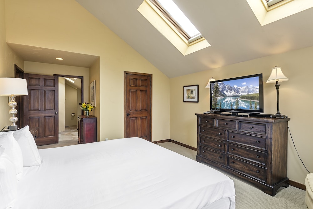 Upper Telemark Drive Home at Deer Valley Resort - 7 Bedroom Home with Hot Tub #2960 7 Home