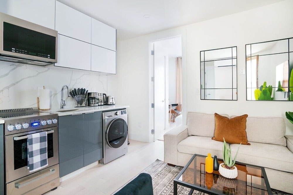 48 Midtown West Apt
