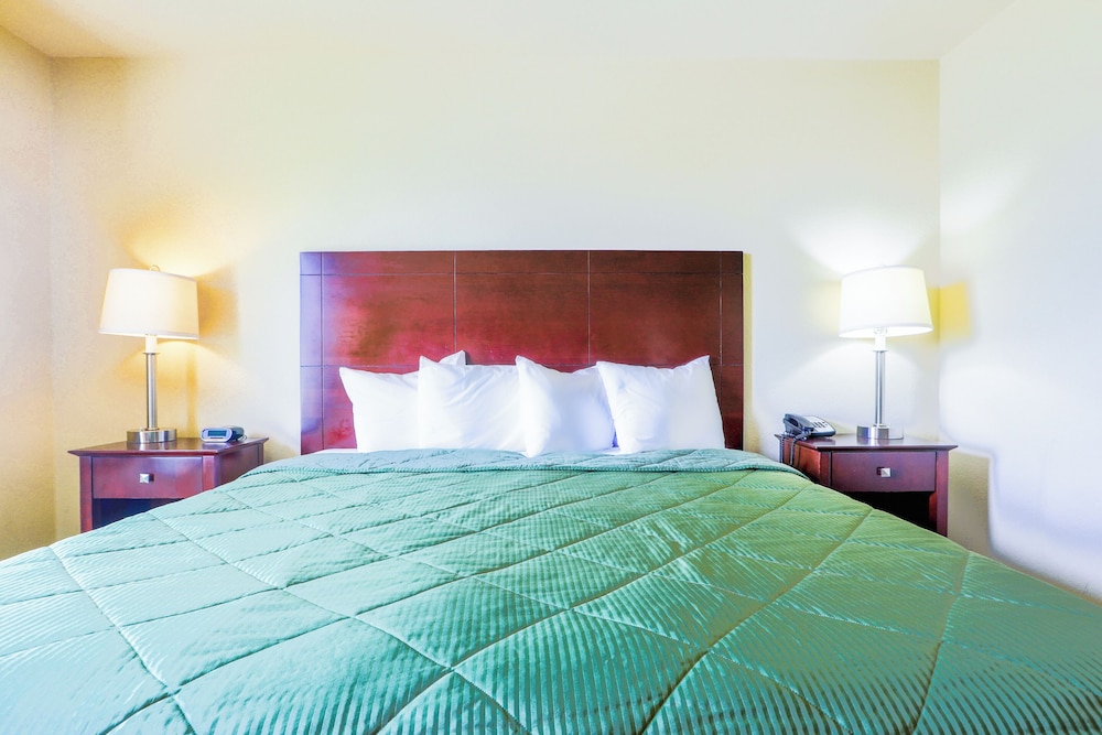 Evansville Inn & Suites By OYO