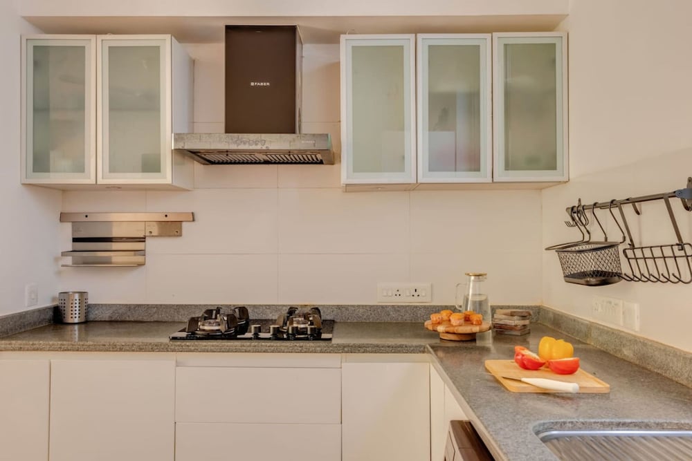 Stylish 2BR w Pool Near Candolim and Coco Beach