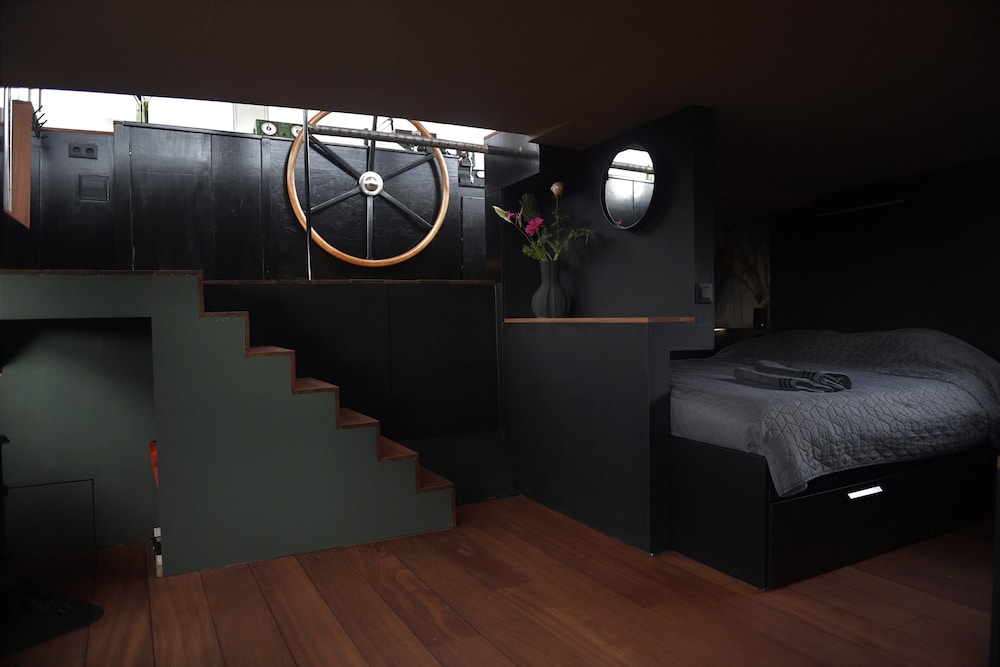B&B Euphrate Houseboat