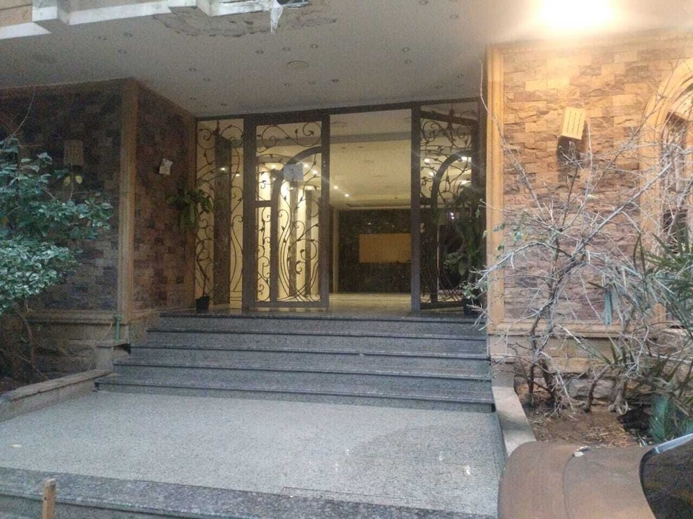 Pearl pyramids Inn