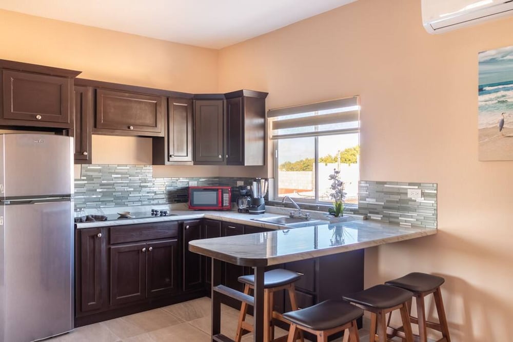 Apartment With Excellent In-town Location 2