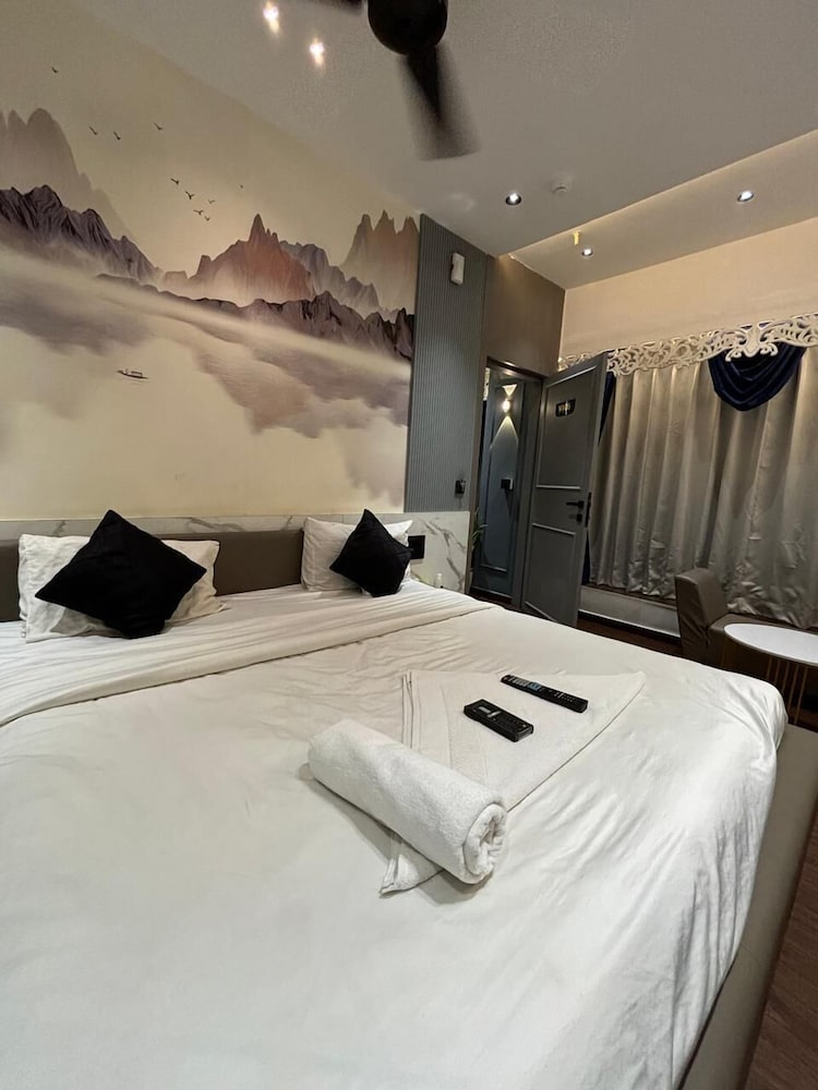V Love Hotel