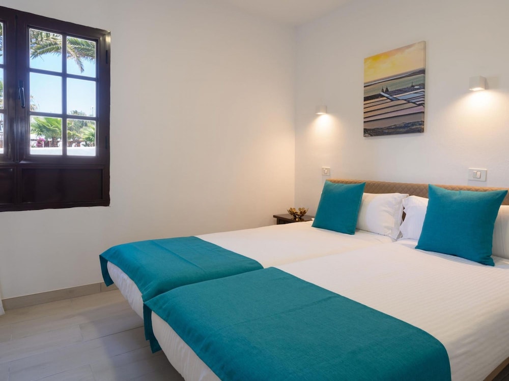 Apt 28 Famara