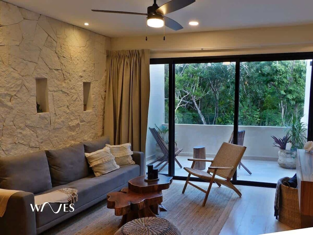 2 BR Amazing Pool Top Amenities Wifi 2FL Gym
