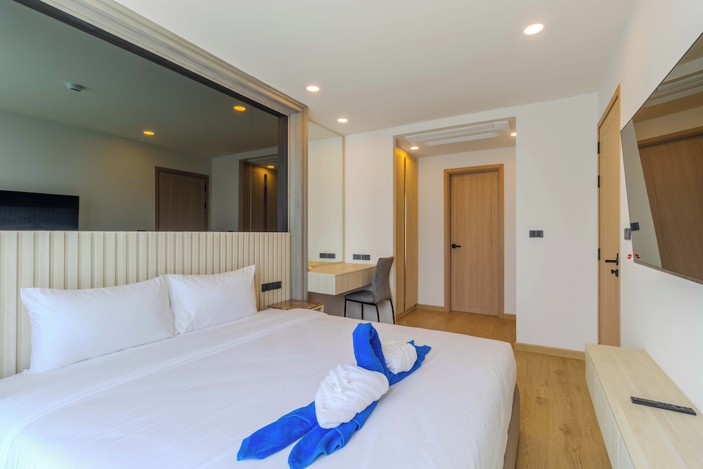 Prime Location 1BR Near Beach Club C240