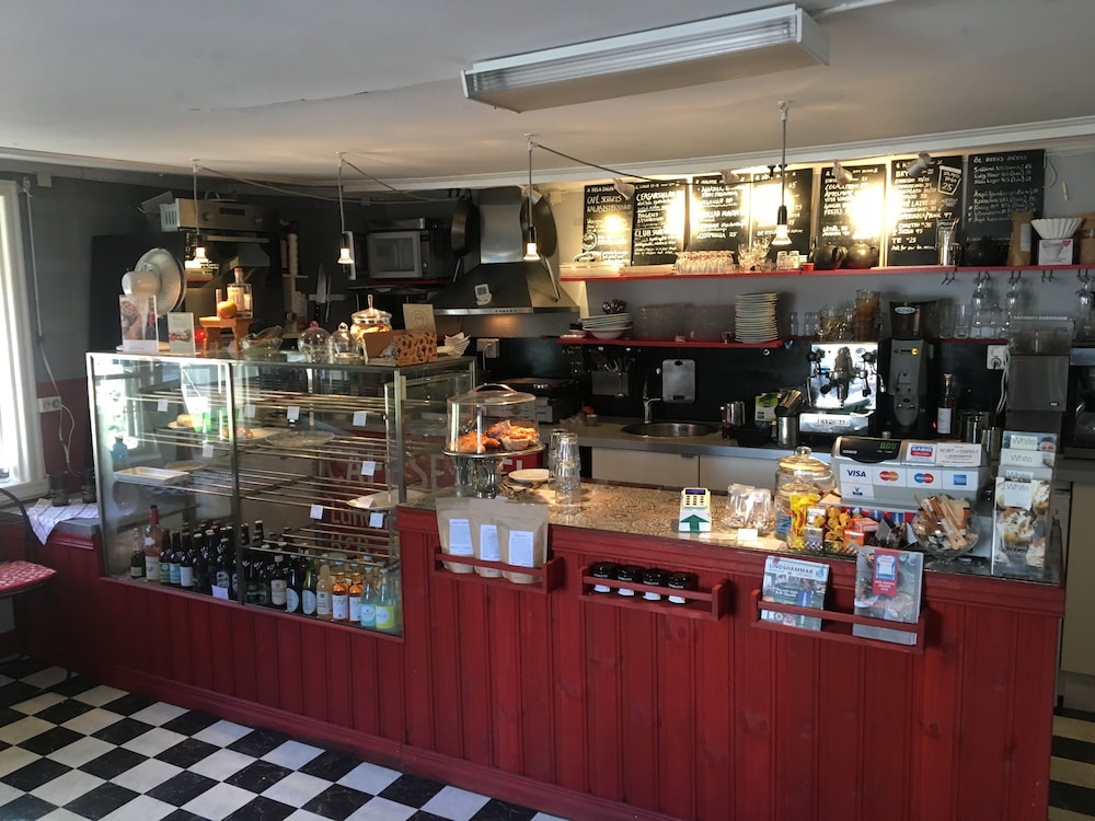 Cafe Sergel Bed & Breakfast