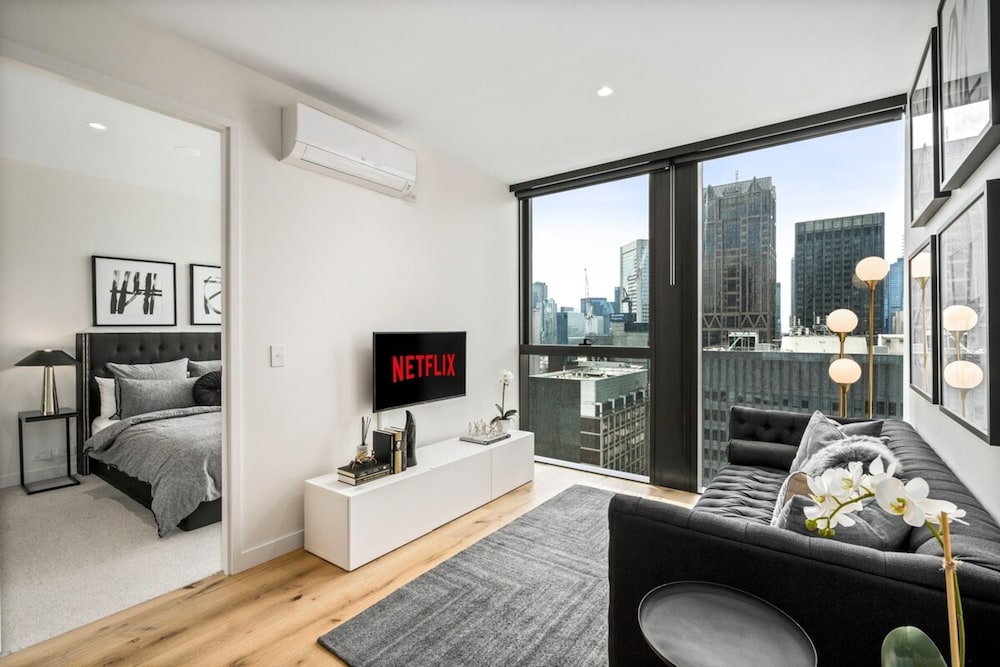 Luxuria Apartments - Collins House