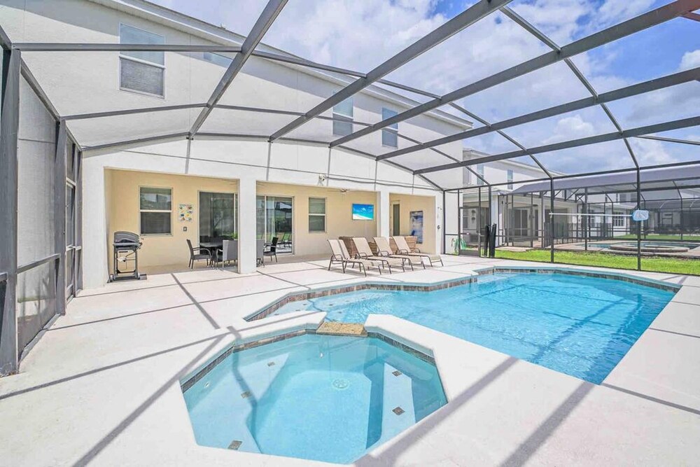 Super Size - 11br Spacious Home w Pool HOT TUB