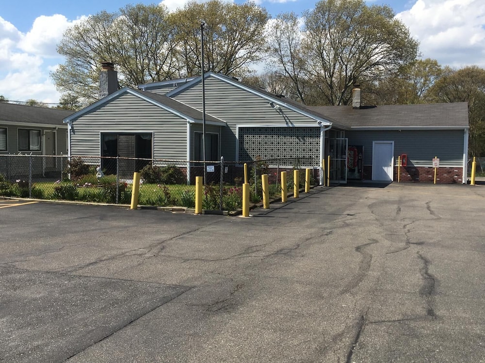 Shirley Motel