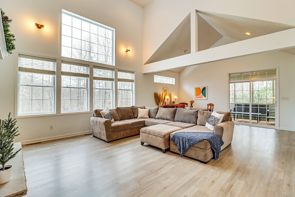 Screened Porch + Fire Pit: Spacious Pocono Retreat