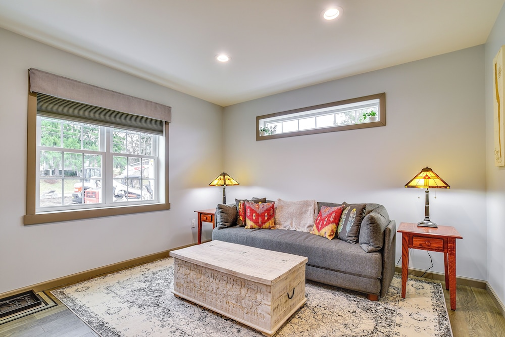 Seneca Lake Wine Trail Studio w/ Balcony & Views!