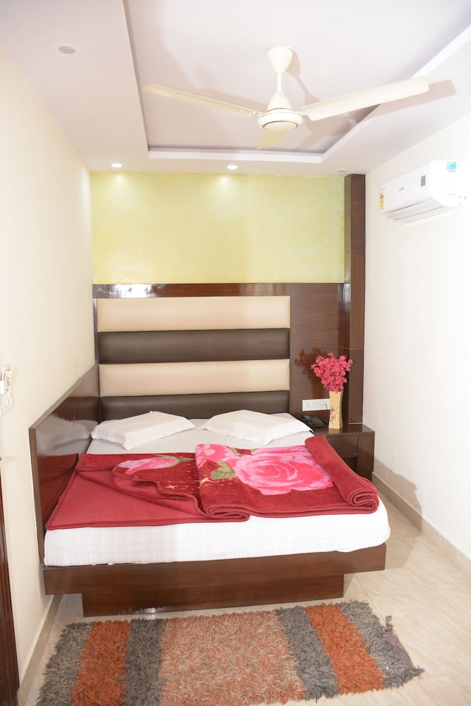 Sidhartha Tourist Lodge