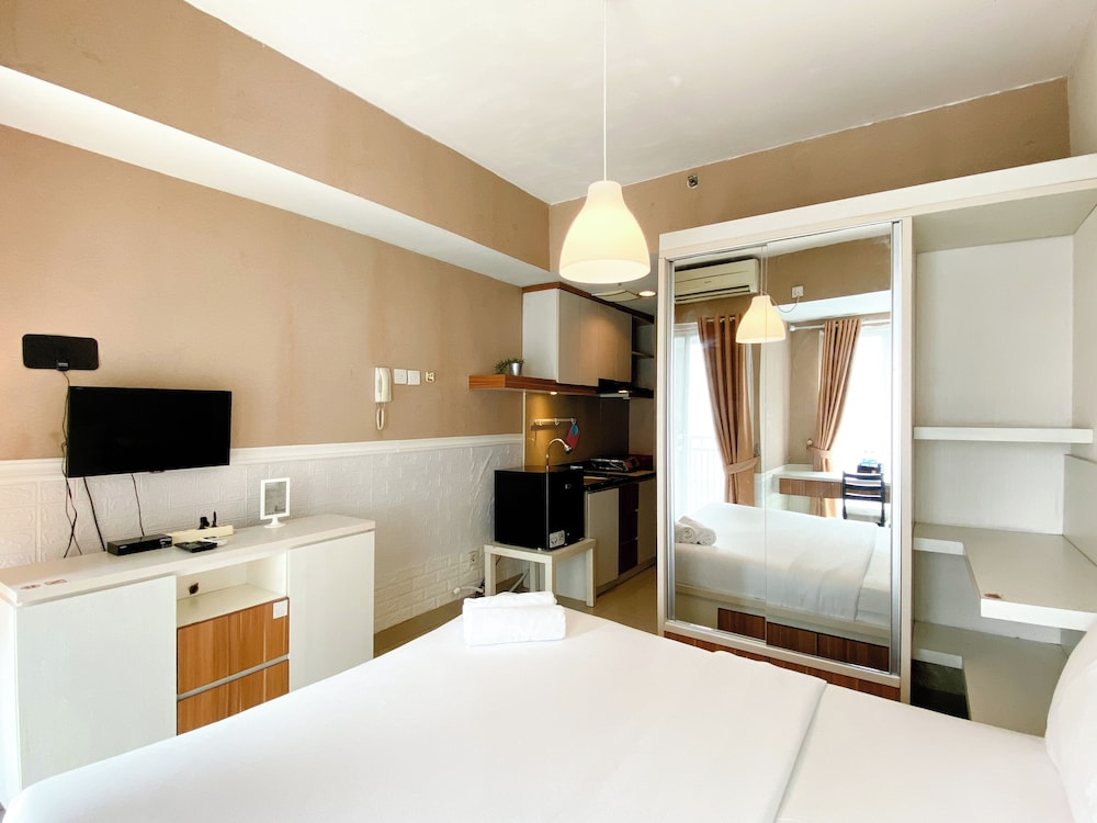 Good Deal And Restful Studio Grand Dhika City Apartment