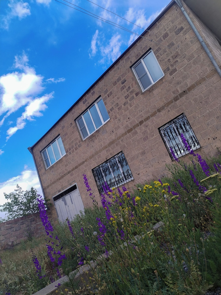 Airport to Echmiadzin Guest House