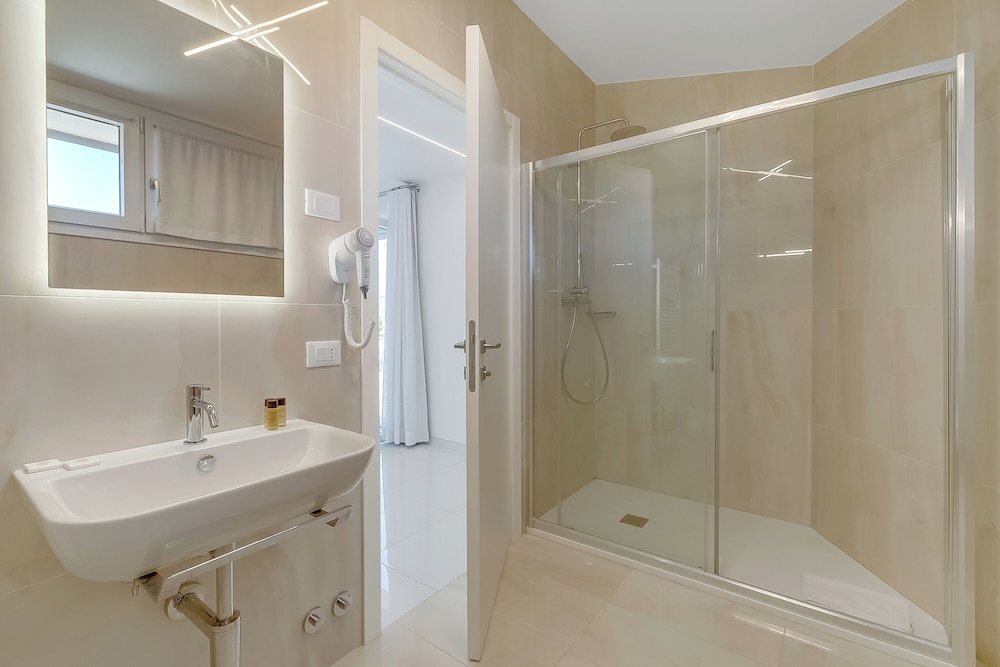 Villa Chimera White With Panoramic Pool