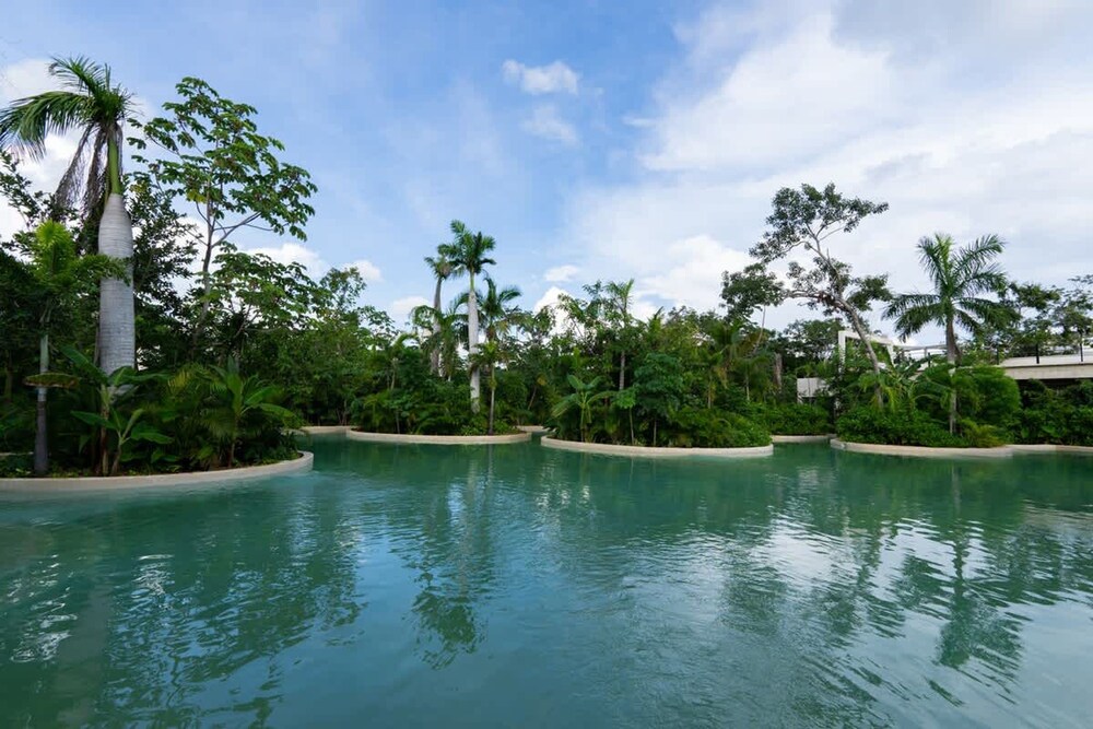 Luxury Penthouse w Private Pool Stunning Views