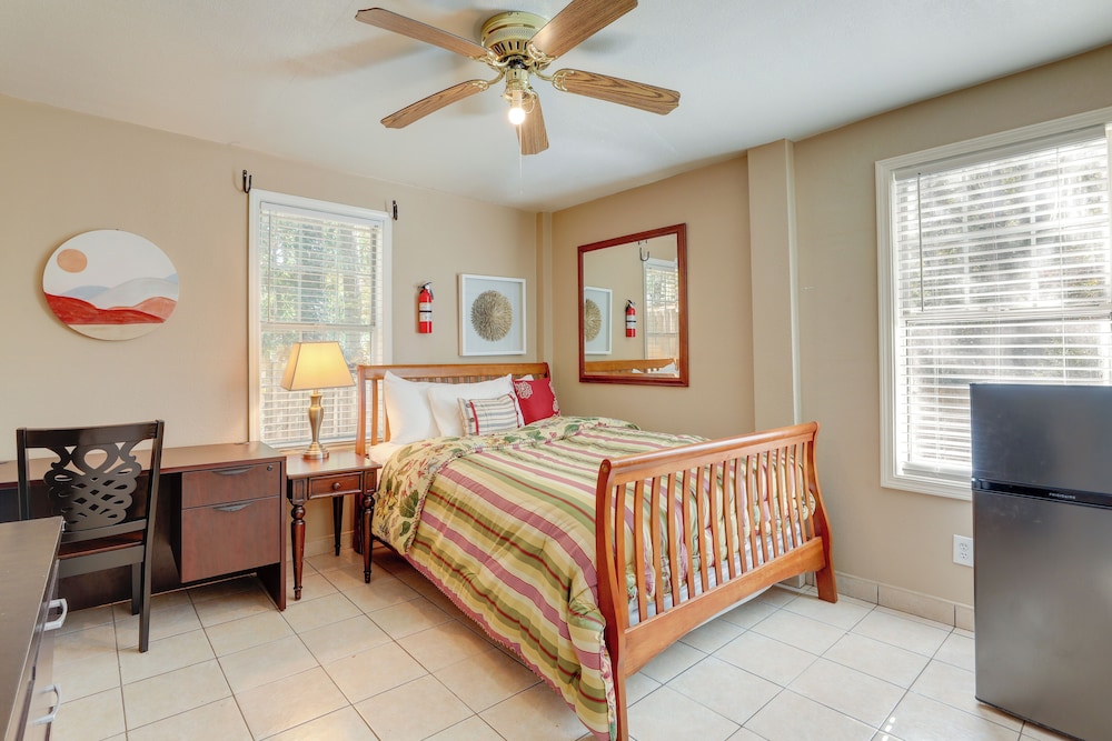 Pet-friendly Lilburn Duplex w/ Patio & Grills!