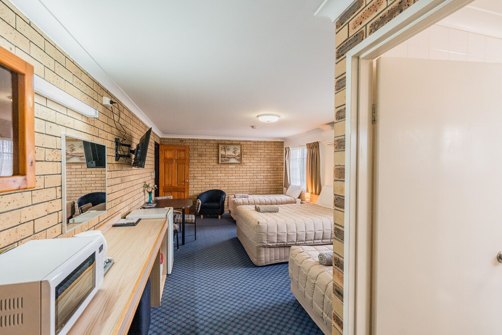 Settlers Motor Inn