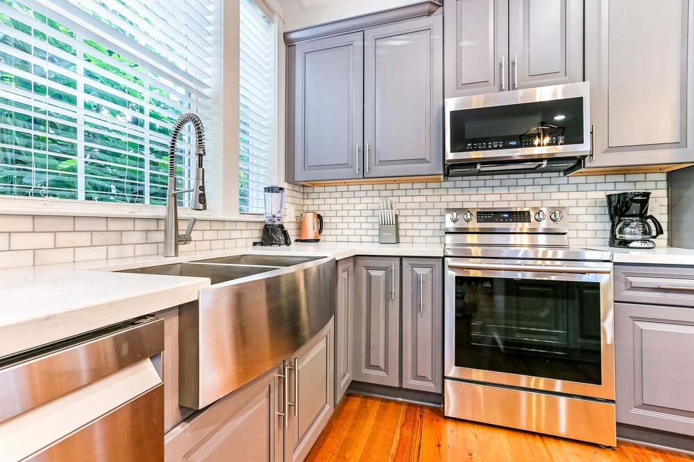 New Orleans Vacations - Stunning 4 5 BRs w Pool by Hosteeva - Property Image 83