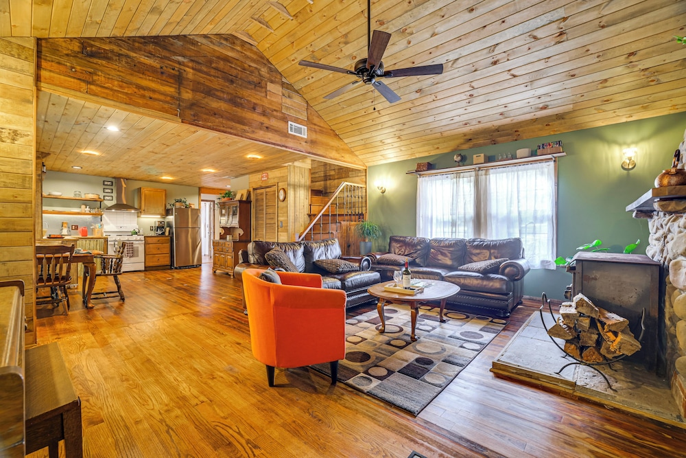 Ski, Swim, Relax: Old-fashioned Poconos Getaway