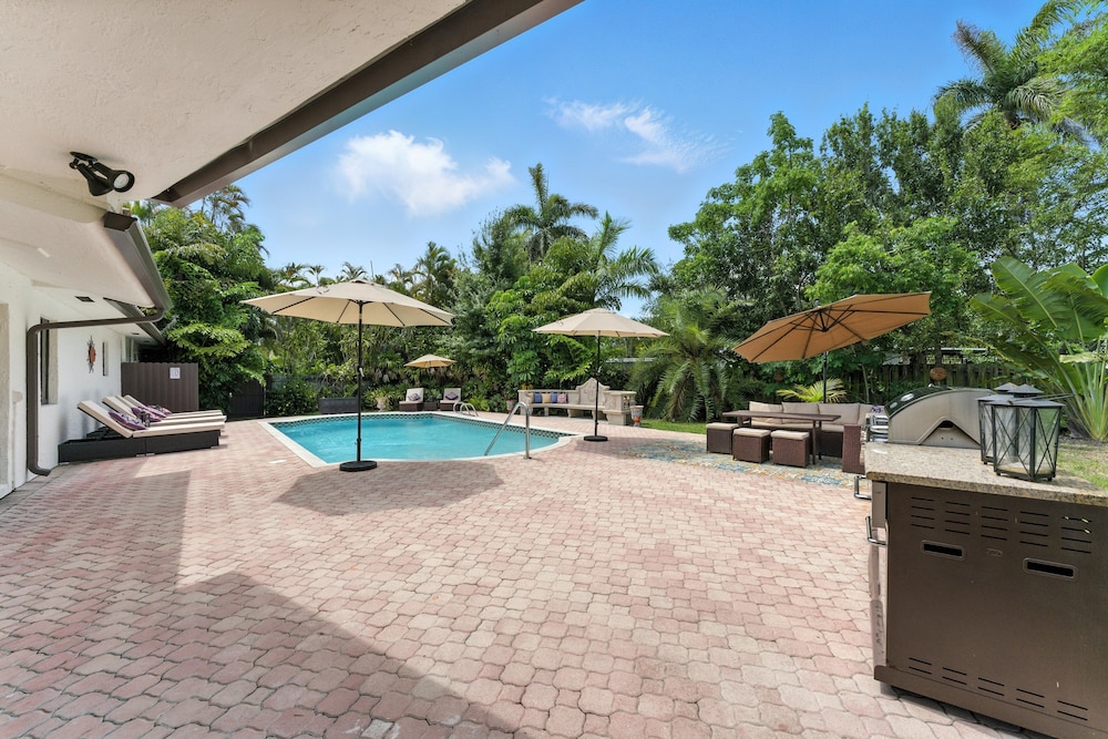 Villa Riverland With Heated Pool On The Water 5 Bedroom Villa