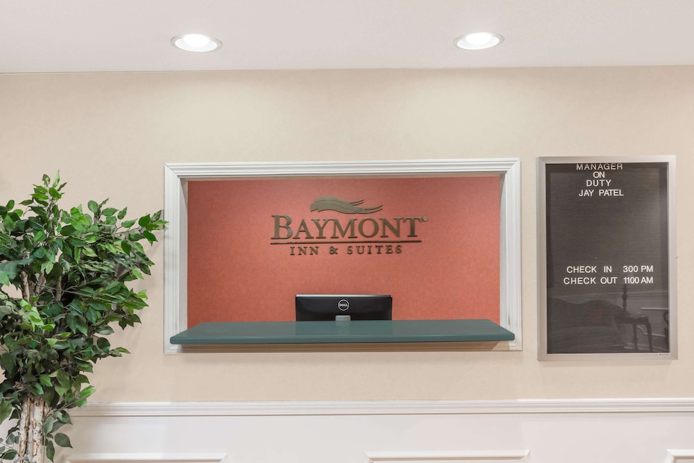 Baymont by Wyndham Grenada view 2