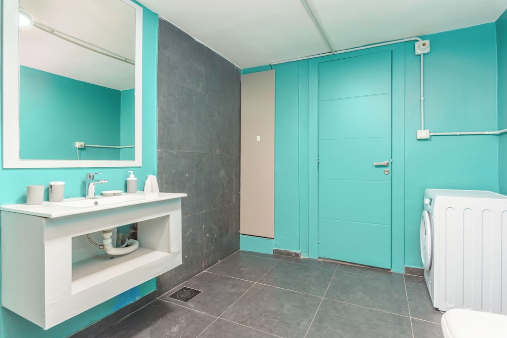 Flame 3-Bedroom Apartment in Mar Mikhael