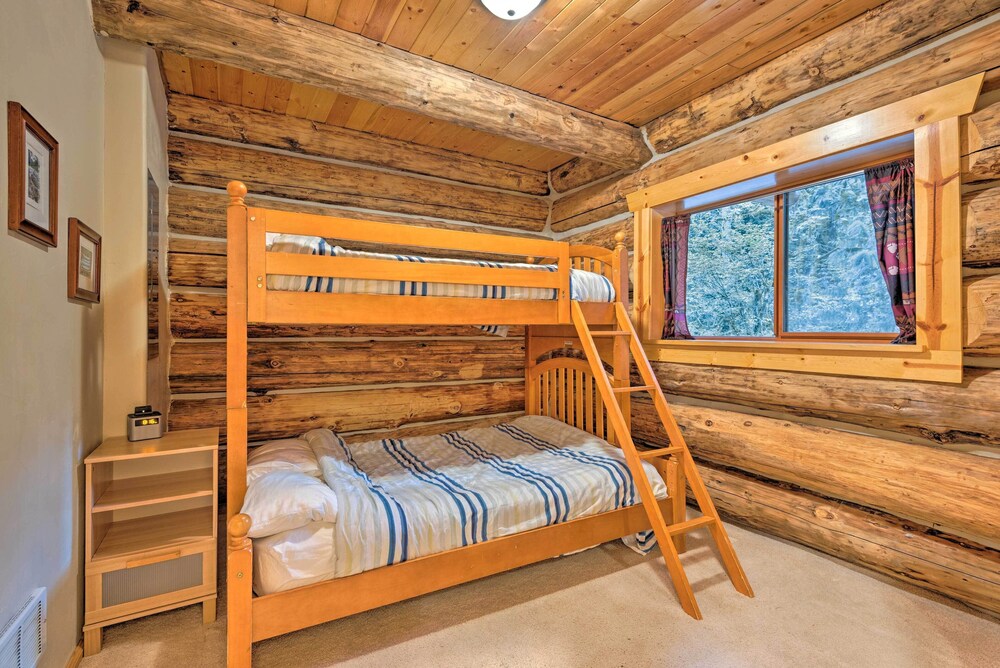 Riverfront Gold Bar Log Cabin Near Stevens Pass! view 4