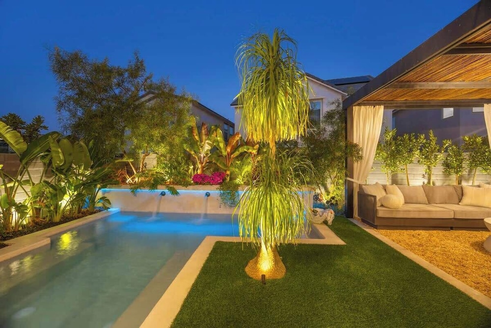 @marbella Lane - Stylish Dream Home in RMV w/ Pool