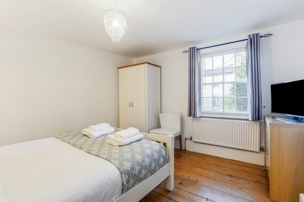 No. 32 Upper High Street WestgateCottage view 3