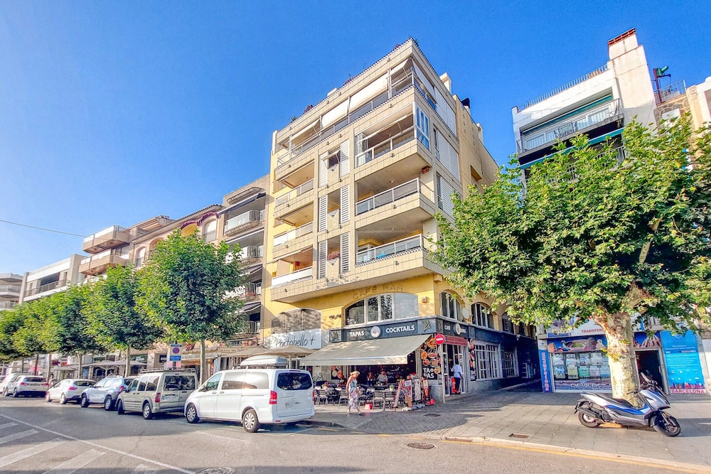 Apartment in Roses Near Playa de Roses Beach
