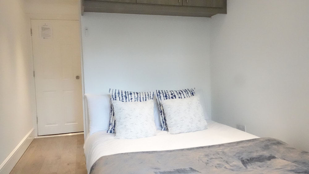 Grand Airport Ensuites view 3