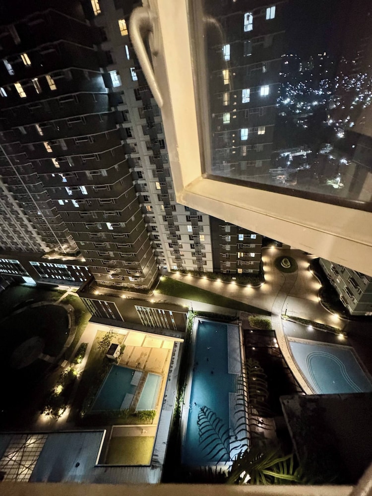 Cozy Studio in Cebu City With Garden View