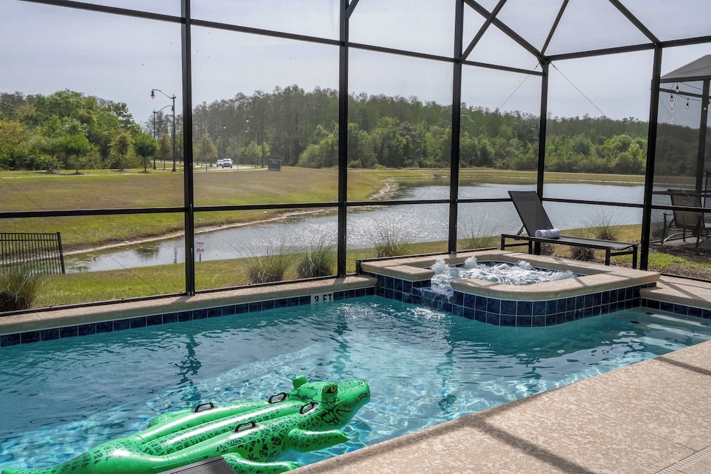 Stunning Game Room & Pool Jacuzzi Storey Lake 2799