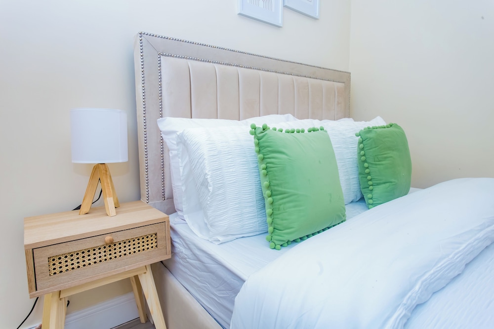 Manchester Charm - 3 Bedroom House view 2