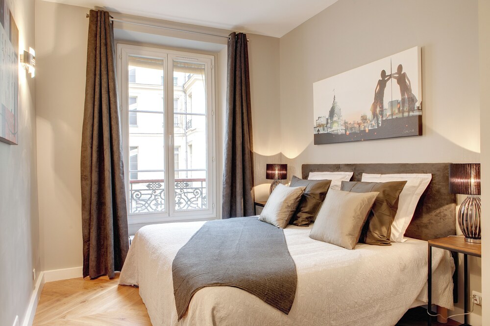 Paris Blanc Manteau Residence