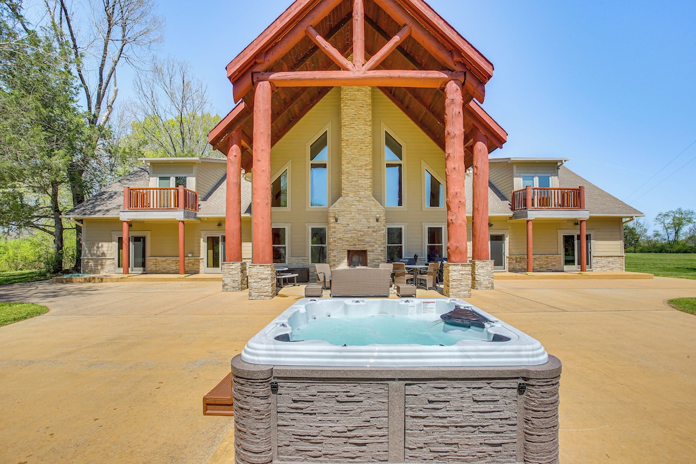 Spacious Group Getaway Near Cumberland River!