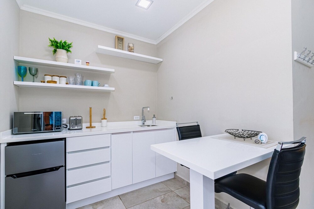 Luxury New 5 Location Pool Outdoor Kitchen