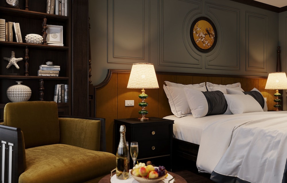Aime'e Luxury Cruise