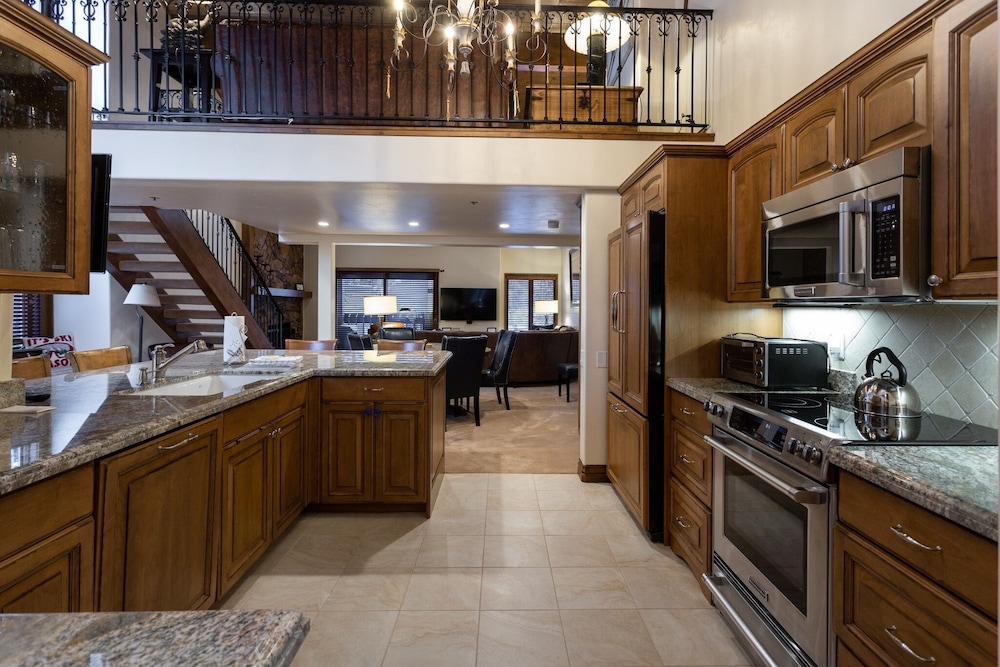 Ridgepoint at Deer Valley Resort - Three Bedroom with Hot Tub #124 3 Condo