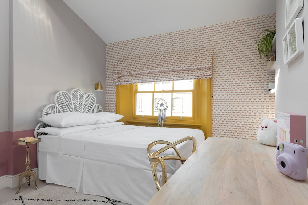 Westbourne Park Road XVI by Onefinestay