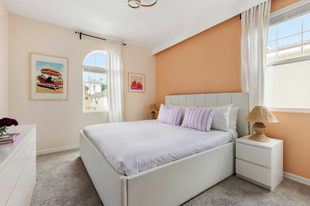 Sleeps 25! In Solara Resort, Near the Theme Parks Coconut Breeze by Avantstay