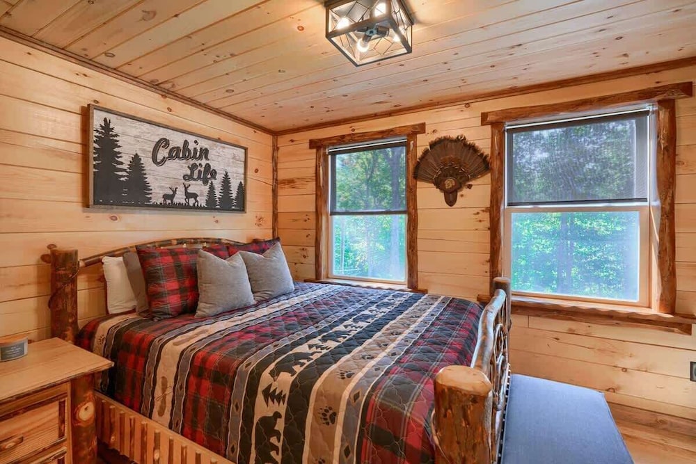 Seven Pines Cabin - Secluded in Hocking Hills