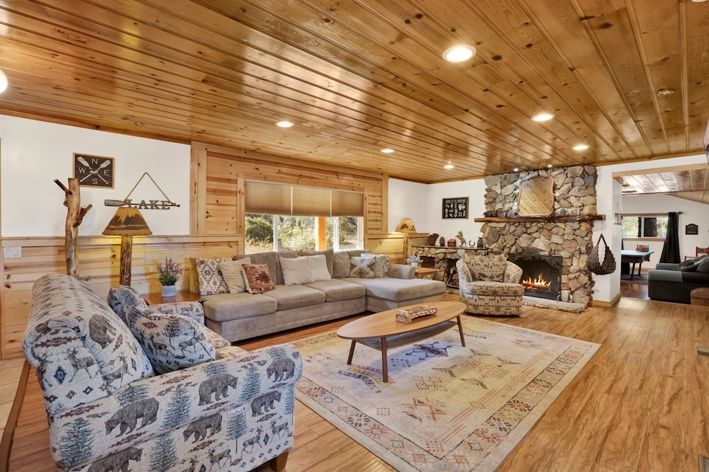 Entertainment Cabin #610