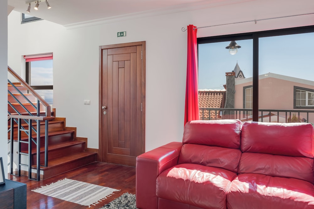 Andrade's Villa by HRM