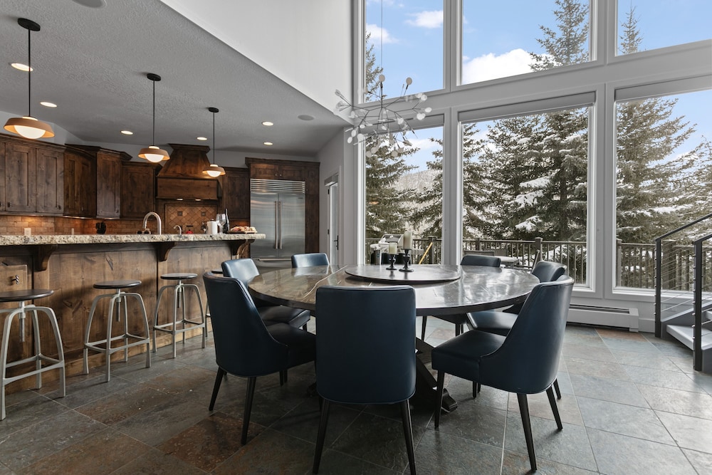 1688 - Five Bedroom with Hot Tub Pinnacle 5 Condo